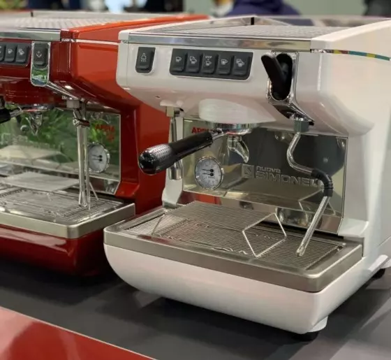 bílý kávovar nuova simonelli Appia Life 1GR